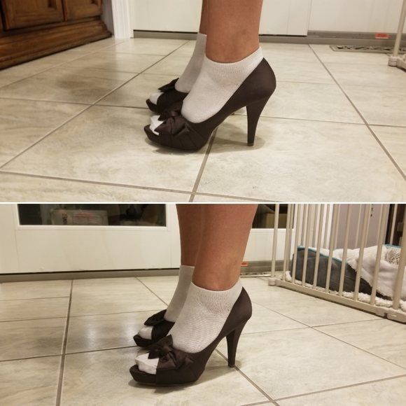 Open Toe Heels with bow. David's Bridal - Picture 7 of 8